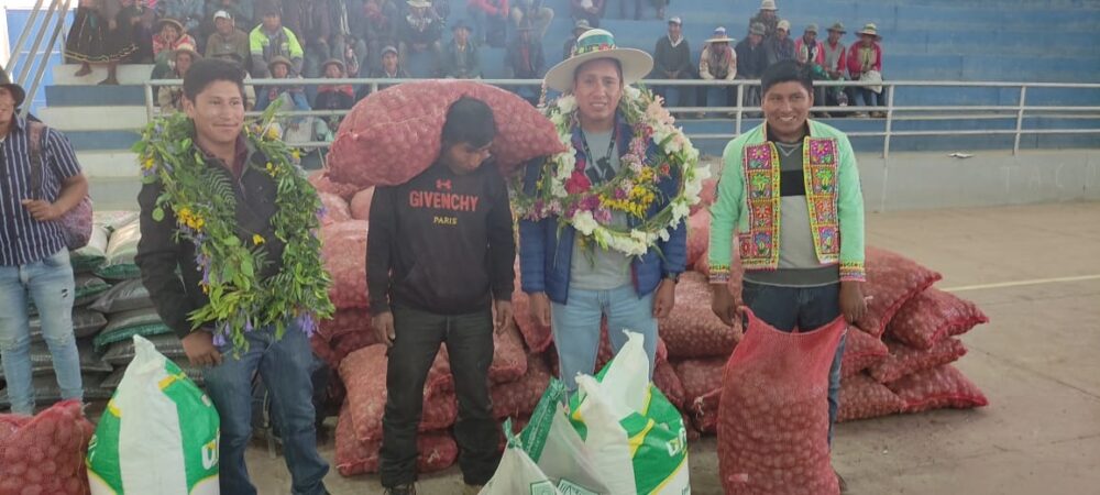 Productores de papa en Cochabamba se benefician con semilla certificada y fertilizantes