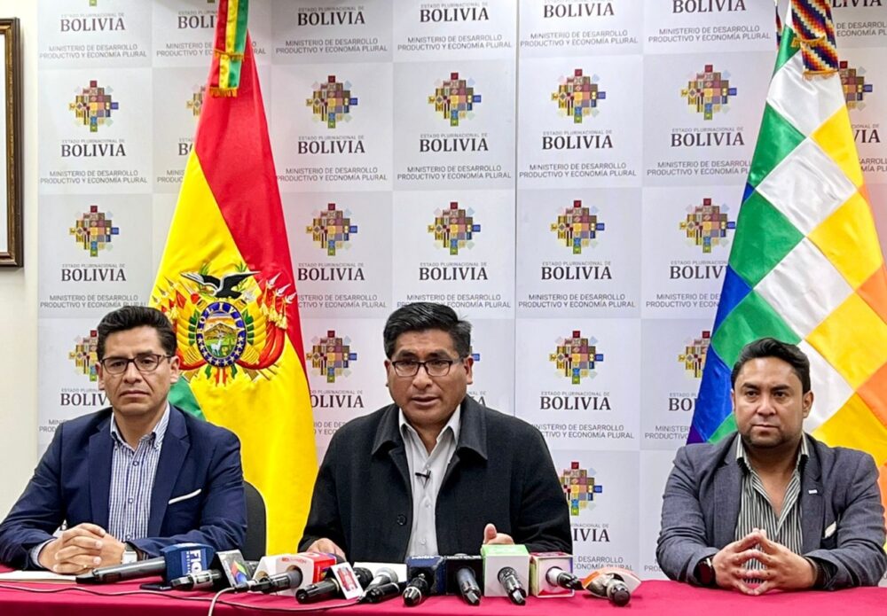 El ministro de Desarrollo Productivo, Néstor Huanca, en conferencia de prensa (Foto: MDPyEP).