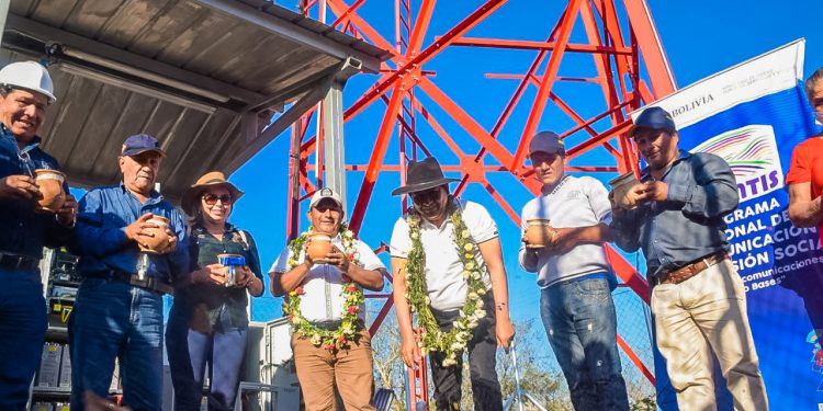 Gobierno invierte más de Bs 7 millones para el montaje de tres Radio Bases en localidades rurales de Santa Cruz