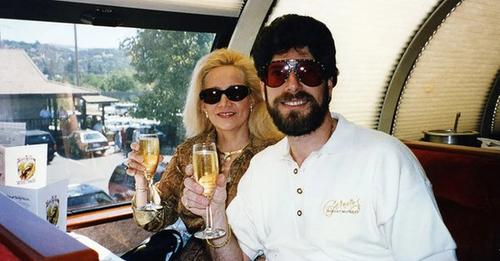 Un marido millonario y una esposa dispuesta a matar para sacarle todo, incluso los ojos