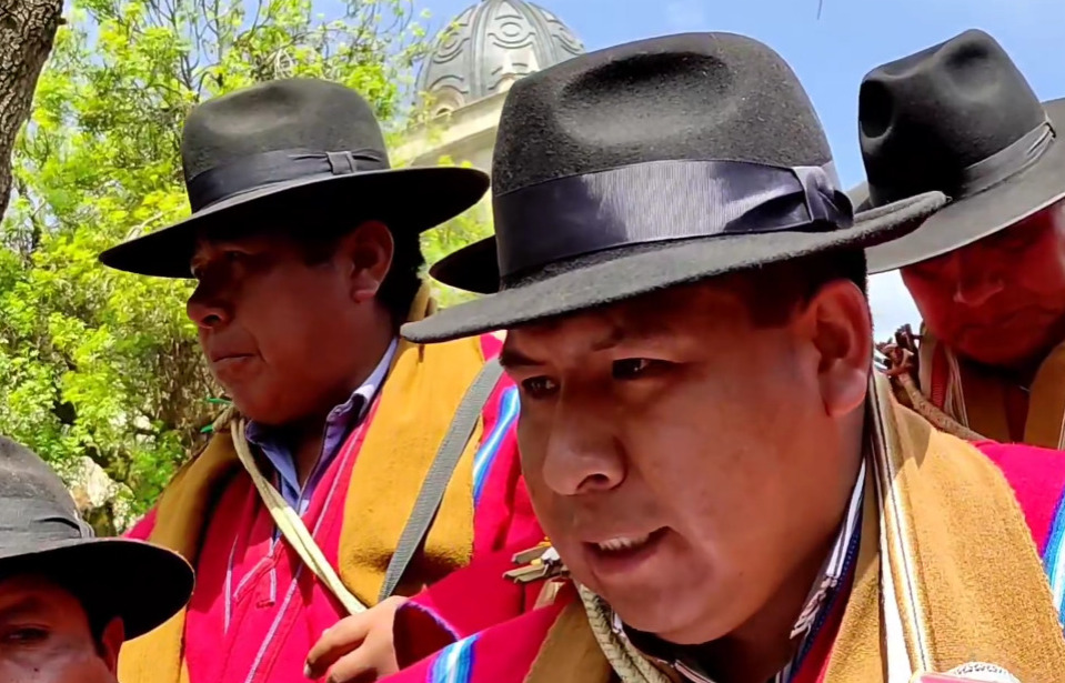 Ponchos Rojos denuncia que “pequeña fracción” de Omasuyos se moviliza con engaños de un dirigente