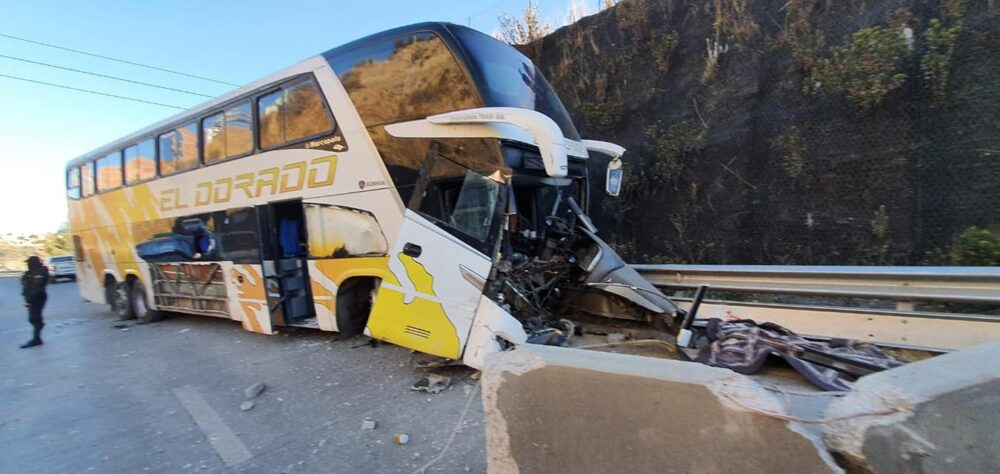 Conductor muere en accidente en la autopista La Paz-El Alto