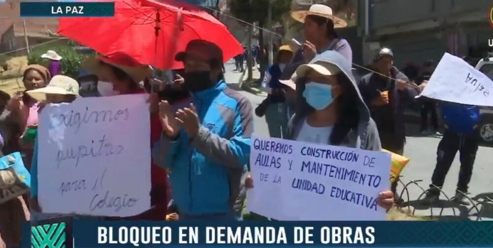 Padres de familia bloquean la avenida Buenos Aires y exigen infraestructura escolar al alcalde Arias