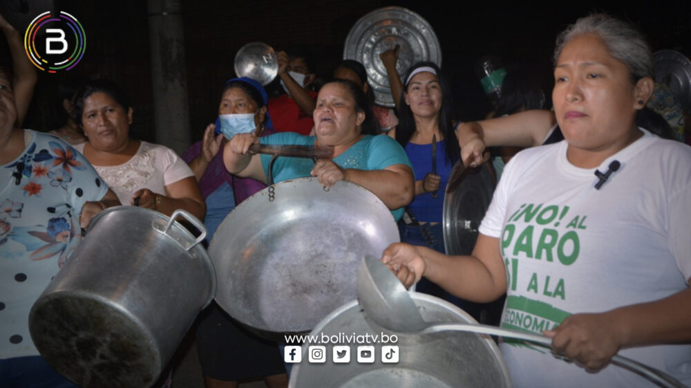 Población cruceña rechaza con “cacerolazo” el paro cívico