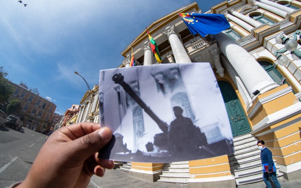 Concurso sobre 40 años de democracia: Familias dan testimonio de los tiempos de dictaduras militares