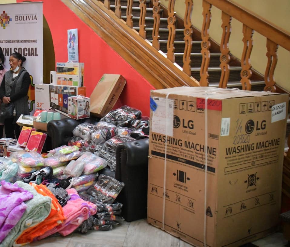 Presidencia impulsa programa de apoyo a mujeres que se ganan la vida lavando ropa