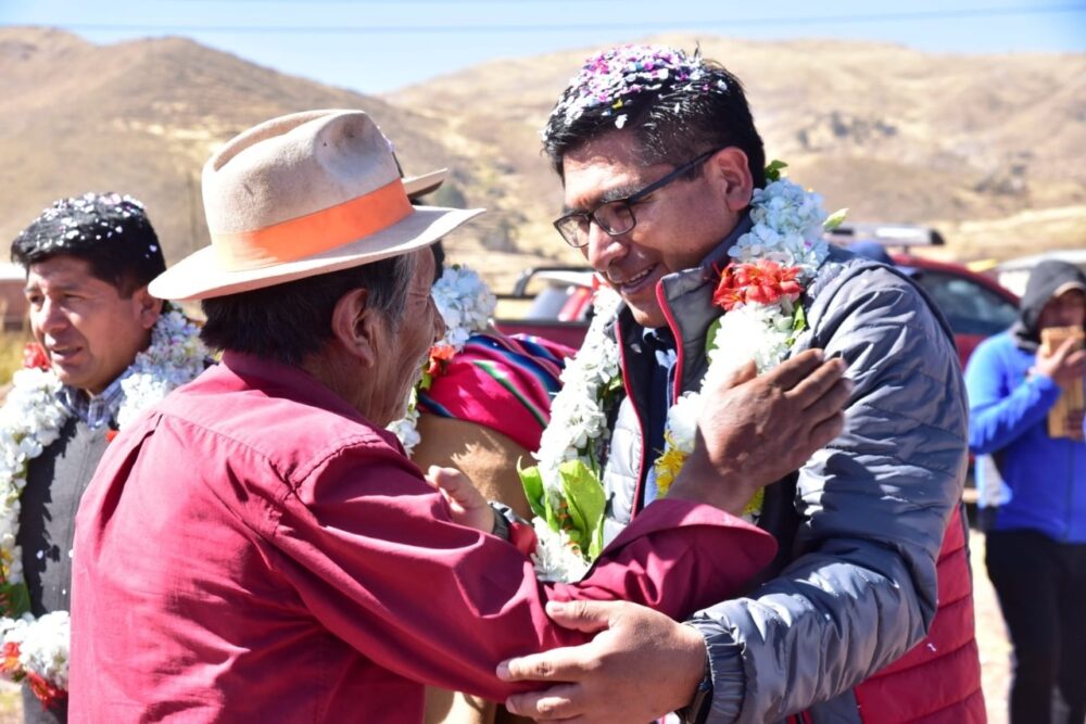 Gobierno apoya mejoramiento de la producción lechera en La Paz