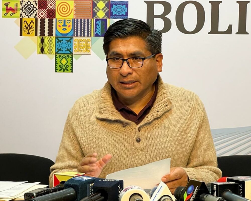 Ministro lamenta que el paro cruceño ocasione riesgo de desabastecimiento y exhorta al diálogo para levantar esa medida