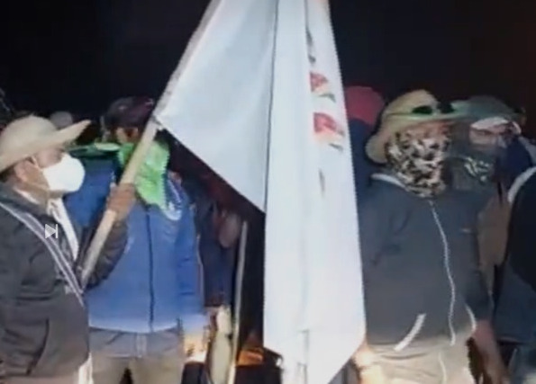Grupos afines a los cívicos instalan vigilia en Pailón para impedir el paso de campesinos de San Julián