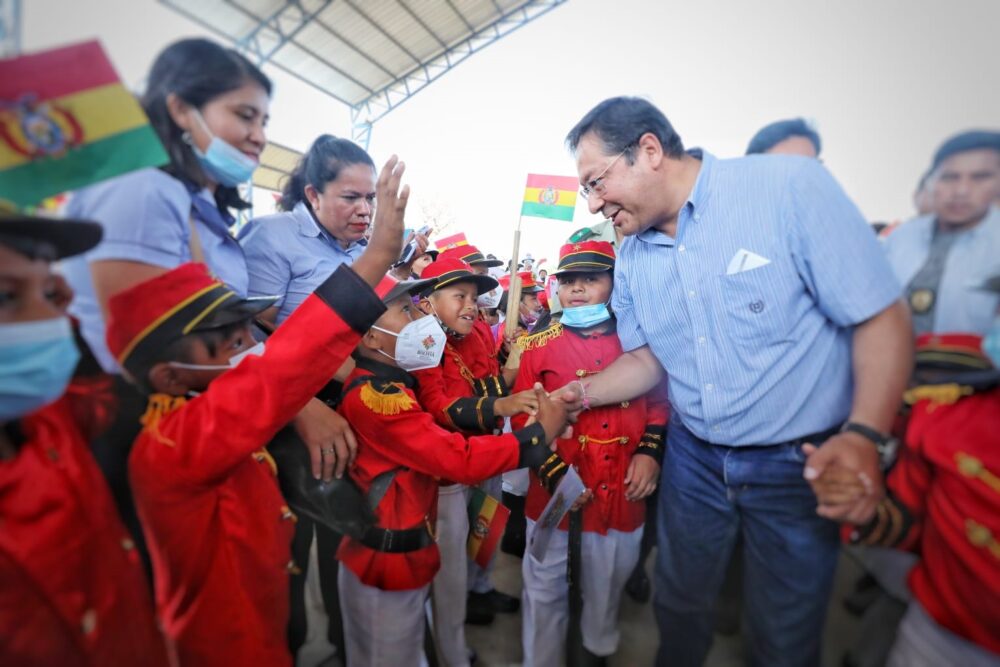 En Bolivia 98 de cada 100 estudiantes culminan el ciclo escolar