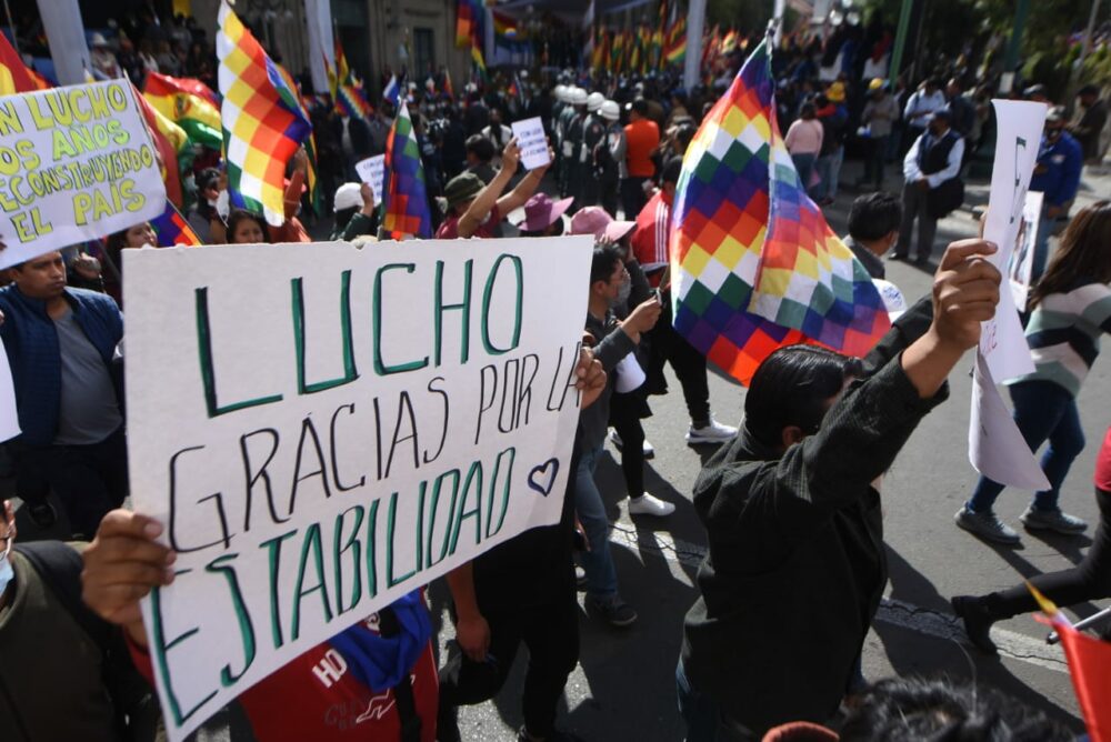 Organizaciones sociales mostraron su respaldo a Arce y Choquehuanca en la plaza Murillo 