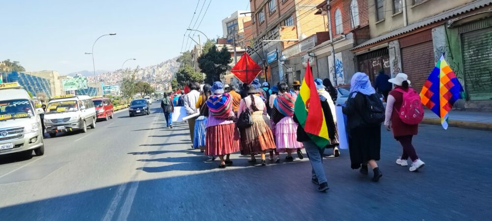 Vecinos de La Paz y Palca marchan contra el alcalde Iván Arias y anuncian cabildo en el Palacio Consistorial