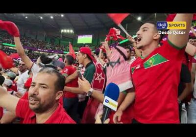 Es estadio Ciudad de la Educación está viviendo una fiesta total de hinchas marroquíes apoyando a…