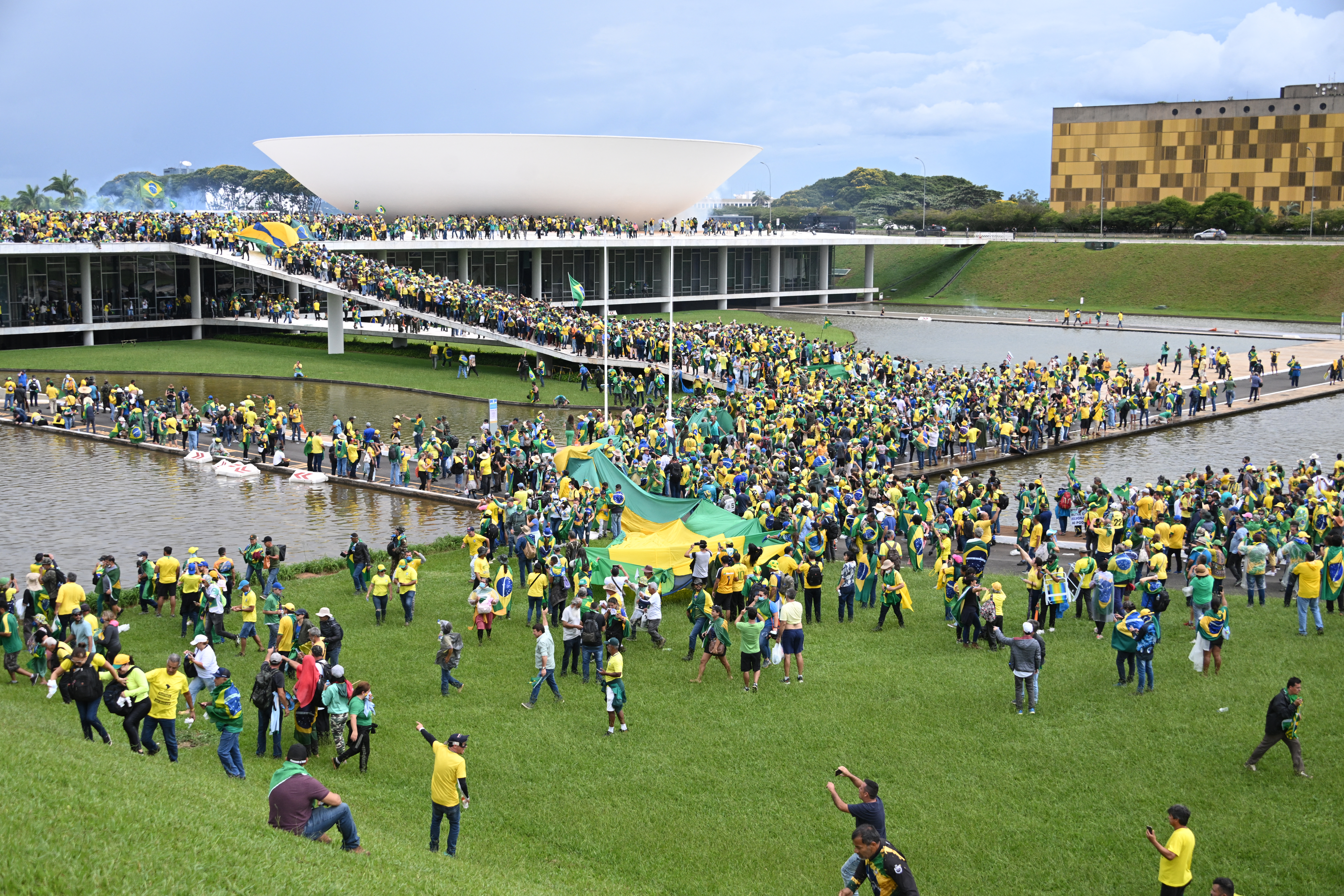 La Justicia de Brasil pidió suspender la toma de posesión de 11 diputados vinculados al asalto del Congreso. (AFP)