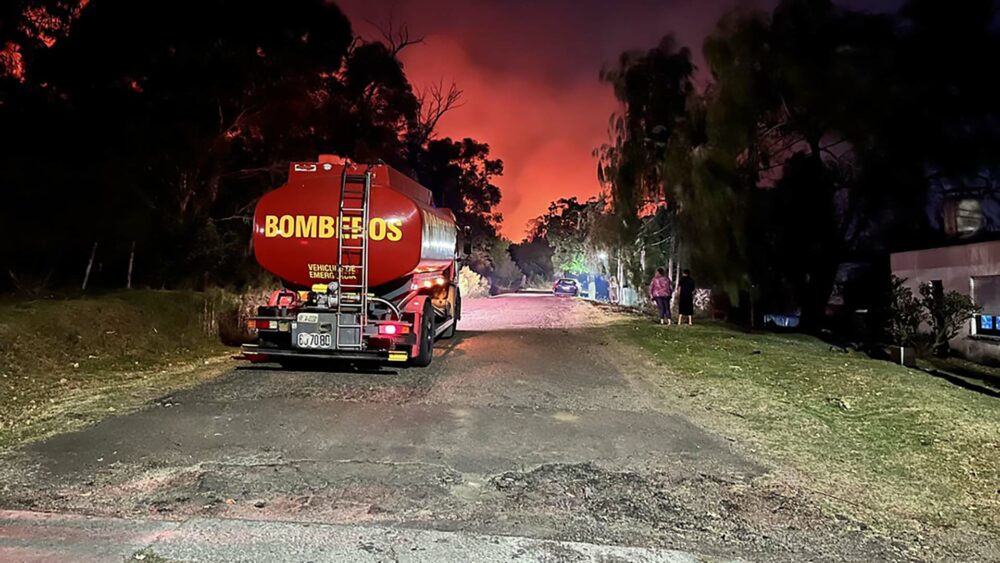 Varias personas debieron ser evacuadas de sus casas. Y el camping, ubicado en la ladera del cerro, fue desalojado en su totalidad.

Foto: Celso Cuadro.