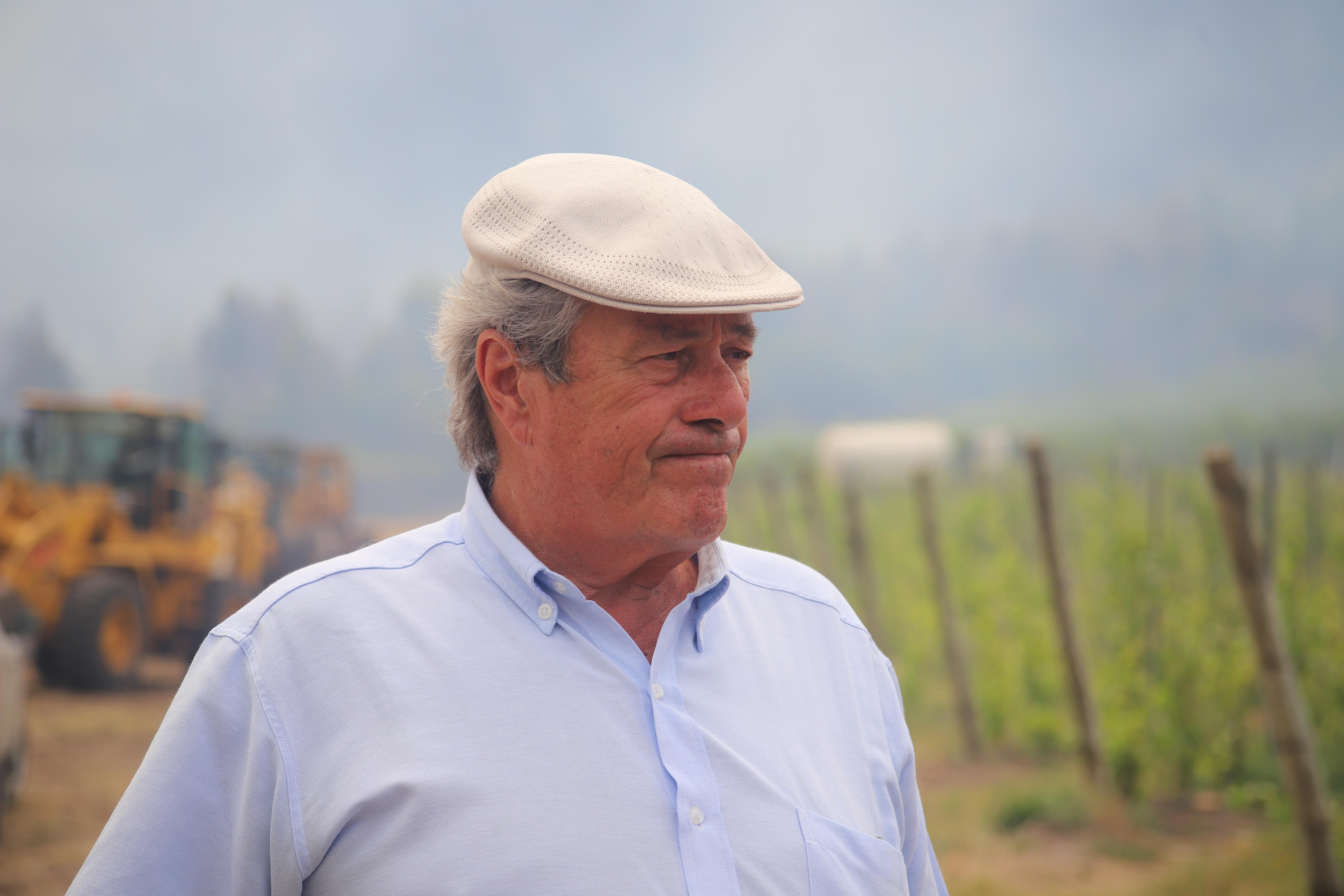 El intendente de Maldonado, Enrique Antía, recorrió la zona de Piriápolis donde el incendio que afectó el cerro del Toro.