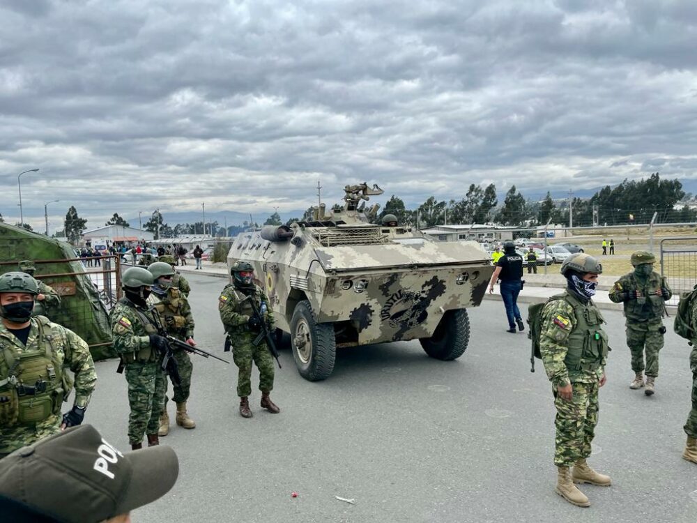 Actualmente, para que los militares ecuatorianos participen en apoyo a la Policía Nacional el presidente debe declarar el estado de excepción. (SNAI).