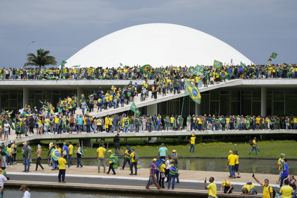 La Justicia de Brasil dictó prisión preventiva indefinida para 942 seguidores de Bolsonaro tras el intento de golpe. (AP)