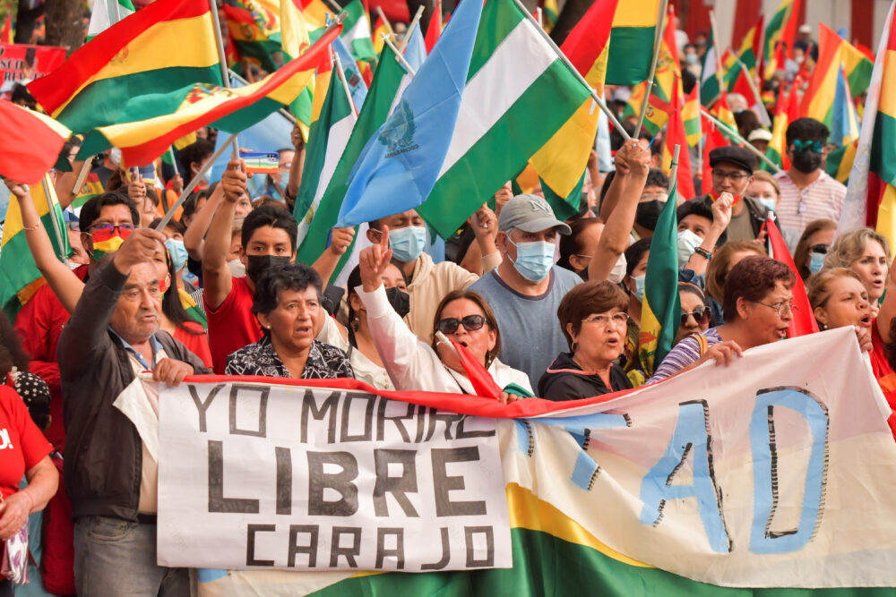 Miles de personas participaron en un cabildo nacional en Bolivia 