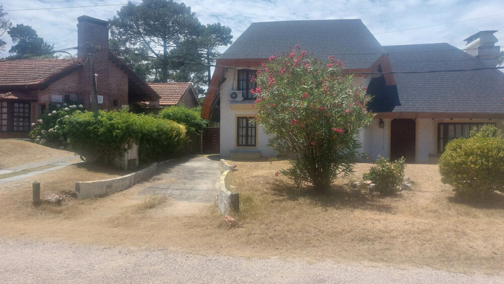 En esta casa de Punta del Este ocurrió la violación, en la zona Pinares, a cuadras de la playa. En el departamento de Maldonado, Uruguay. 