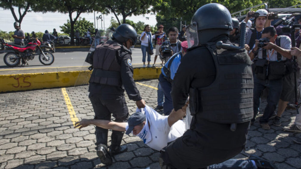 En el informe, titulado “Nicaragua: se impone el terror, persiste la resistencia”, el Cenidh sostuvo que el régimen sandinista se ha ensañado contra los 235 presos políticos, aplicándoles torturas, tratos crueles, inhumanos y degradantes.