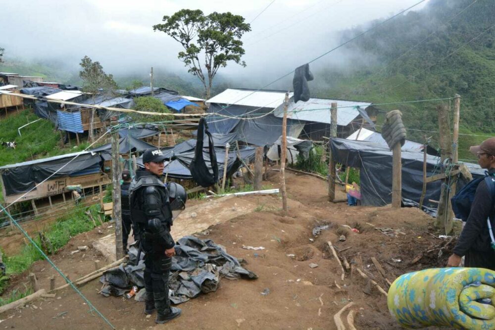 El gobierno del presidente Guillermo Lasso declaró el jueves 26 de enero de 2023 a la minería ilegal como una amenaza a la seguridad del Estado. (Policía nacional de Ecuador/ AP/ Archivo)