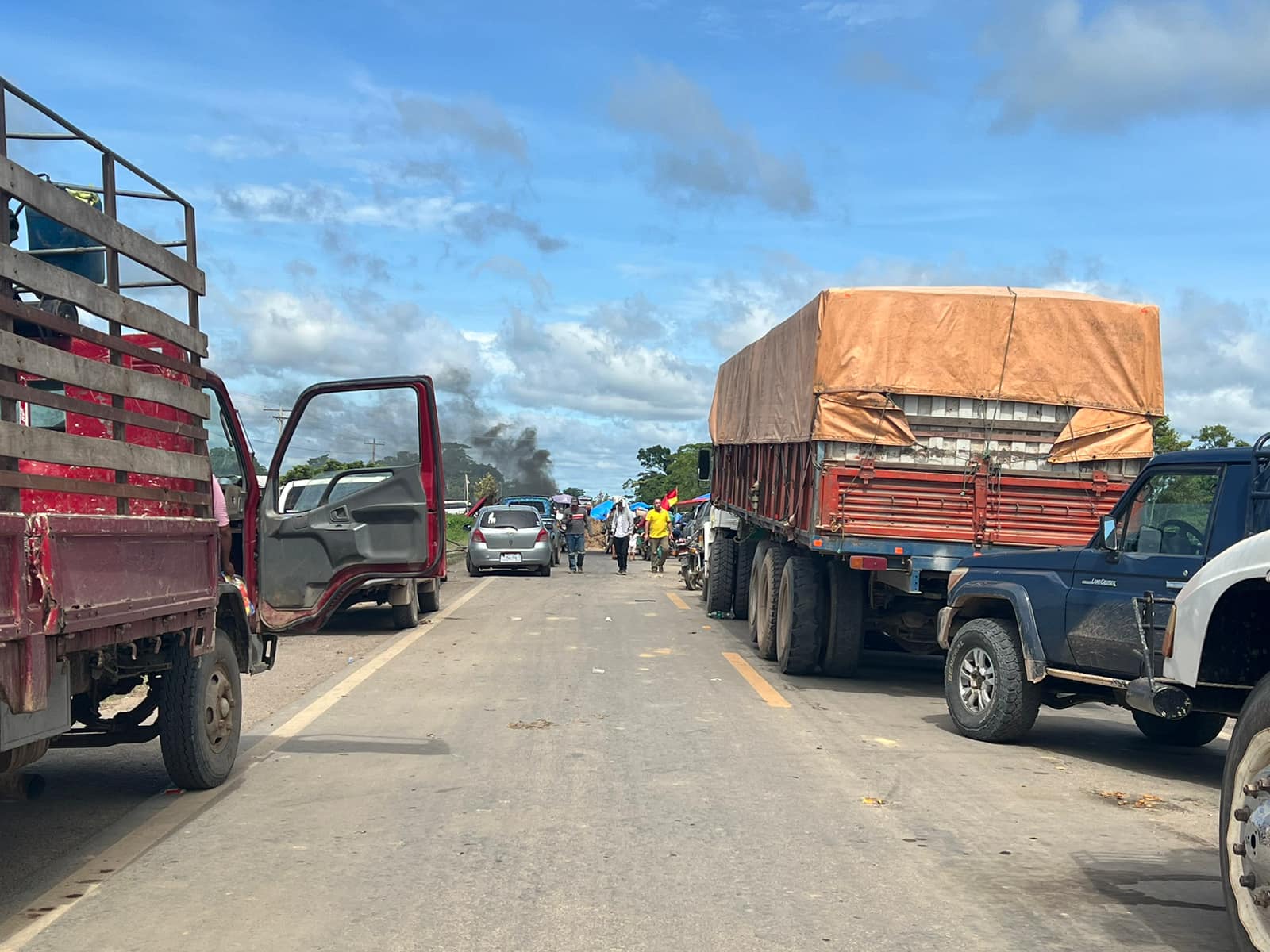 Campesinos Bloquean Ruta Santa Cruz – Trinidad, Piden Autorización Para ...