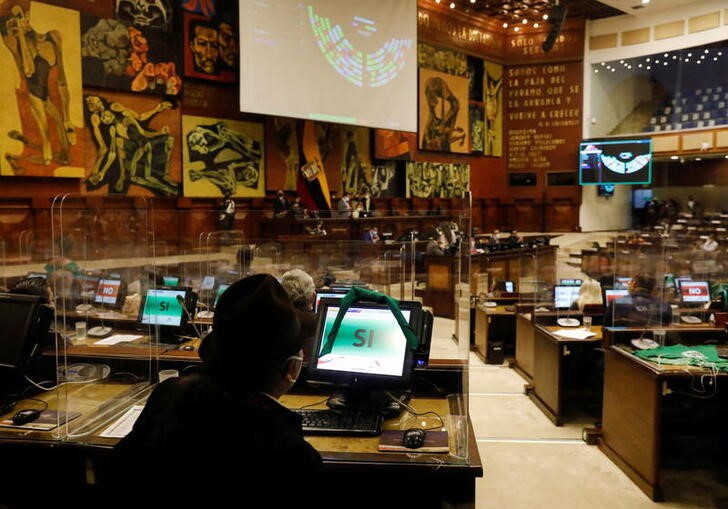 En el Legislativo se plantea la posibilidad de llevar a un juicio político al presidente Guillermo Lasso. (REUTERS/Karen Toro)