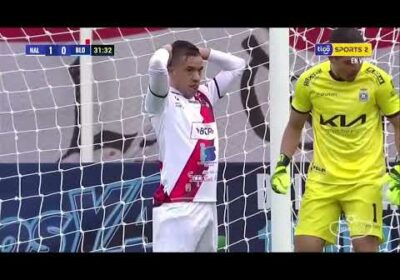 A pesar de la derrota Braulio Uraezaña se lució en el arco y salvó a su equipo de una goleada mayor.