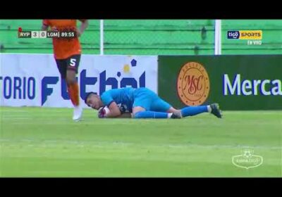 ¡Impecable ‘Manotas’! Jorge Araúz atajó un penal ejecutado por Mauro Milano.