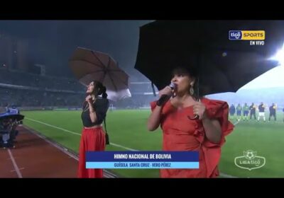 ¡El himno más hermoso de todos! Guísela Santa Cruz y Vero Pérez entonaron el himno nacional