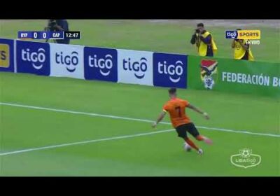 ¡Lo tuvo Royal Pari! Federico Sellecchia falló bajo el arco y desperdició una gran oportunidad.