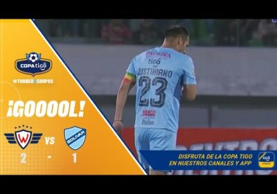 ¡Gol de Bolívar! Leonel Justiniano descuenta luego de que su disparo sufra un desvió.