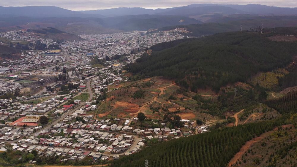 La funcionaria municipal, acusada de usurpación ilegal, no sería la única en ocupar estos terrenos.