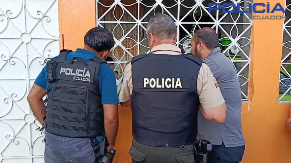 Los agentes de la Policía intentaron que el hombre voluntariamente entregue a los niños. Luego incursionaron en la vivienda.