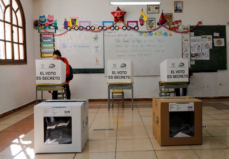 El correísmo ganó las alcaldías y las prefecturas más importantes del país. (REUTERS/Karen Toro)