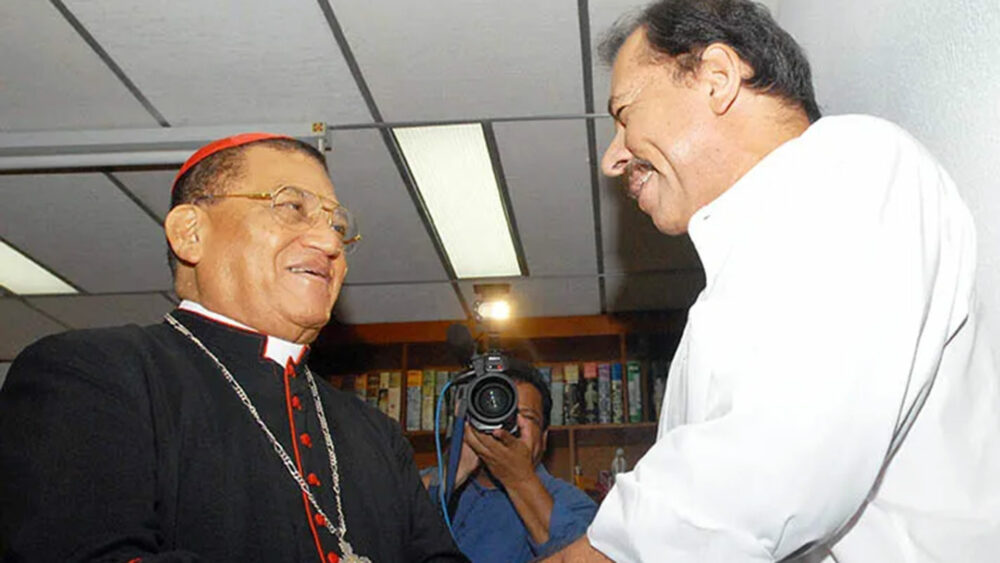El fallecido cardenal Miguel Obando pasó de ser un adversario y fuerte crítico de Ortega a uno de sus incondicionales aliados.