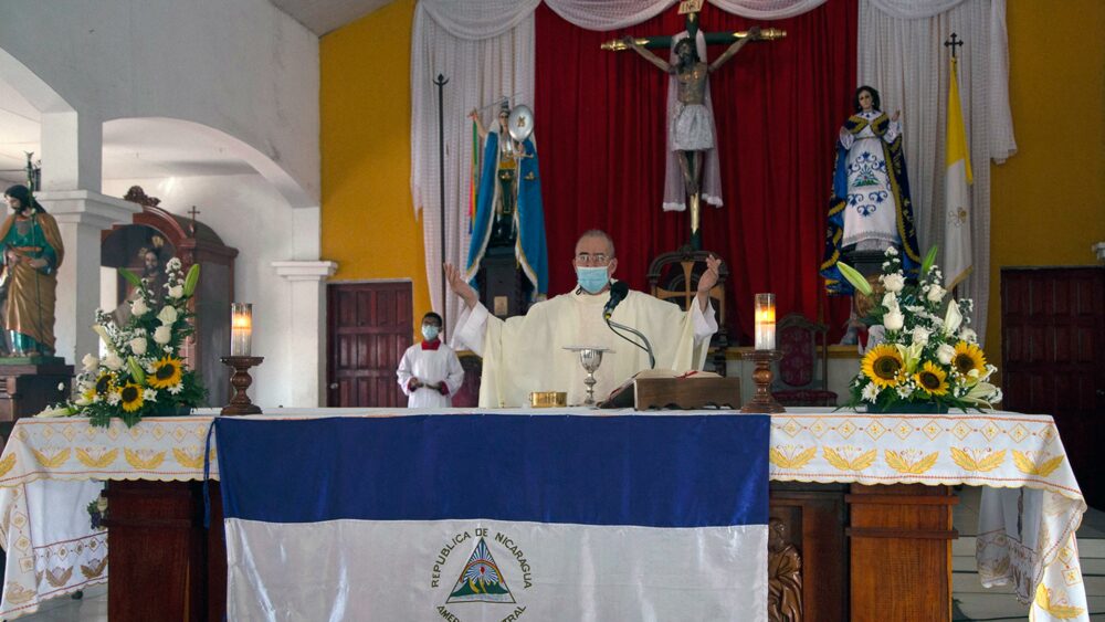 El régimen de Daniel Ortega le prohibió a la Iglesia católica hacer viacrucis en las calles de Nicaragua. (AFP)