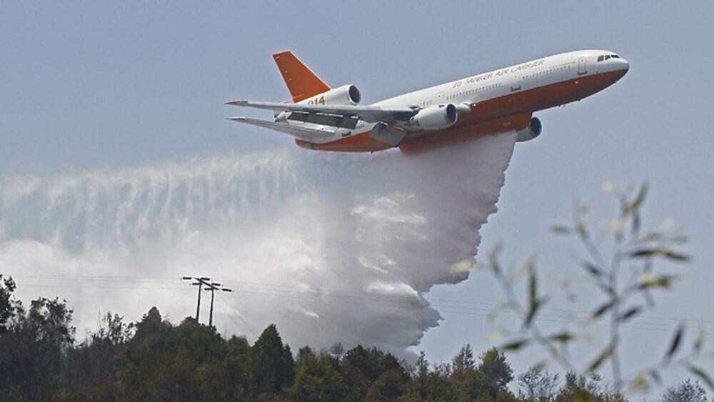 PENCO, 12 febrero 2019.

Un incendio forestal estuvo a metros de viviendas en  la comuna de Penco. En los cerros, se sigue combatiendo el fuego. En la foto, el avion Ten Tanker combatiendo el siniestro.



Alejandro Zoñez/ Aton Chile