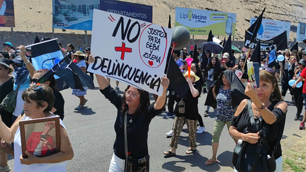 Iquiqueños protestan en su ciudad