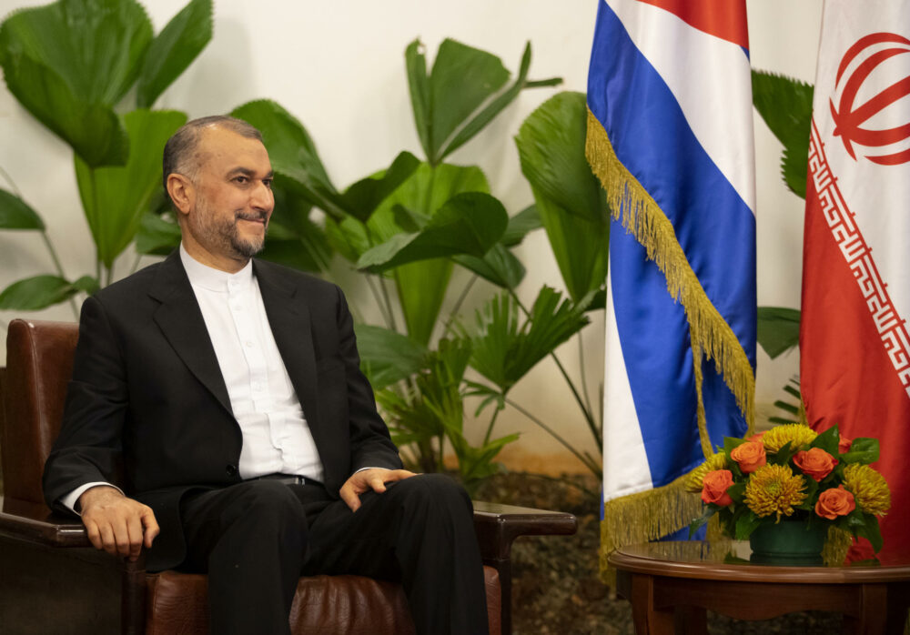 El diplomático iraní, por su parte, añadió que las relaciones con Cuba son de “gran importancia” para su país y lo consideró “un amigo, hermano y aliado estratégico”.