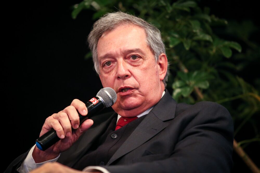 Fotografía de archivo, tomada el pasado 14 de septiembre, en la que se registró al ministro de Ganadería, Agricultura y Pesca de Uruguay, Fernando Mattos, en Montevideo (Uruguay). EFE/Raúl Martínez