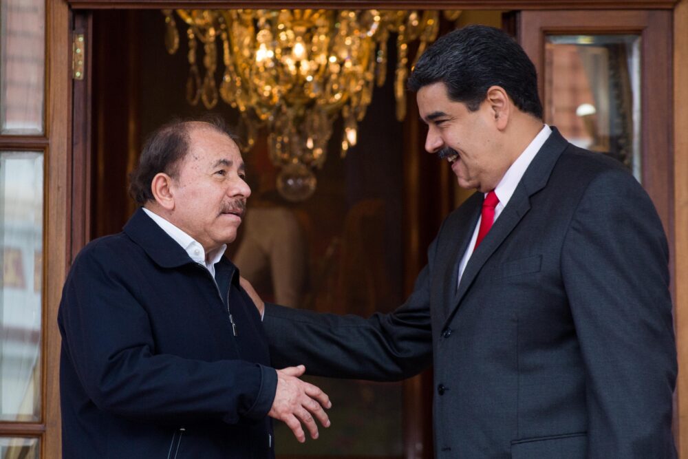 Daniel Ortega y Nicolás Maduro, una sociedad permanente (EFE/Cristián Hernández)
