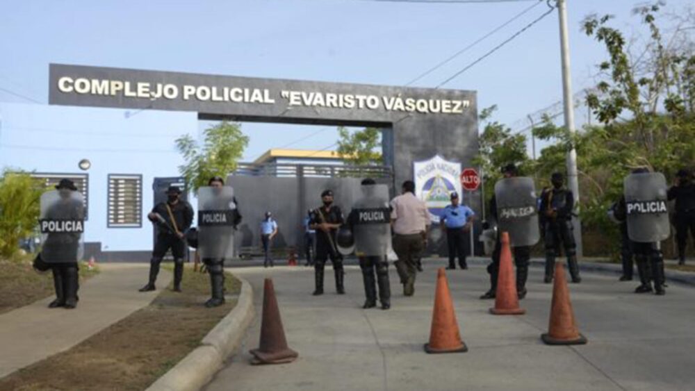 De los 245 presos políticos que existen en Nicaragua, 61 están recluidos en las cárcel policial conocida como El Chipote, una especie de limbo penal donde las leyes se aplican a discreción del régimen nicaragüense. (Foto La Prensa)
