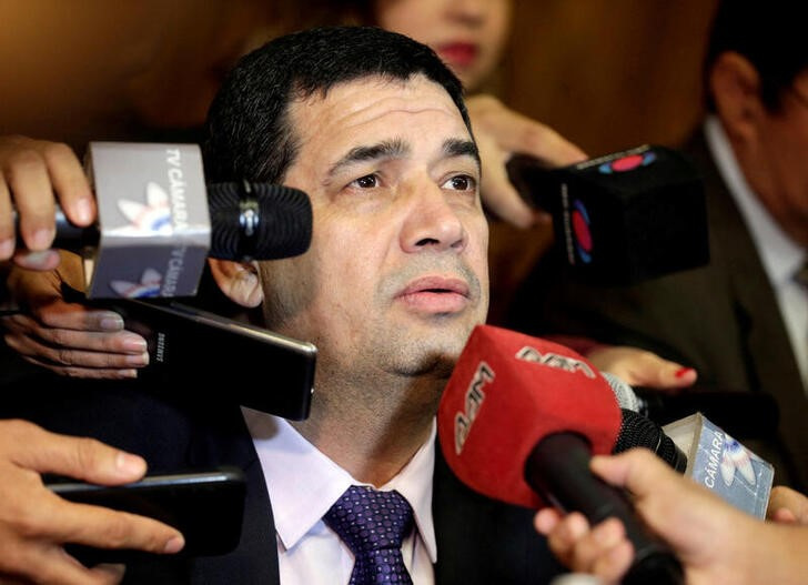 Foto de archivo de Hugo Velazquez, vicepresidente de Paraguay, hablando con la prensa en Asuncion
Abril 26, 2017. REUTERS/Jorge Adorno/