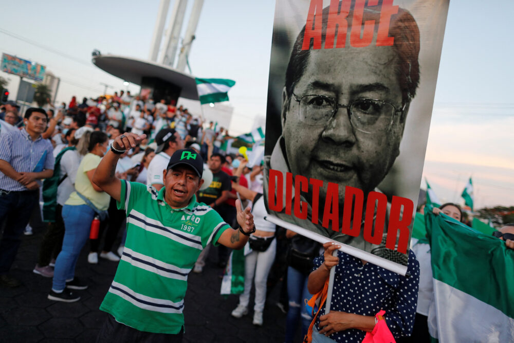 Camacho aseguró que el partido Movimiento al Socialismo (MAS) “se propone a consolidar el golpe” que Luis Arce dio en Santa Cruz cuando fuerzas represoras que responden al gobierno lo secuestraron. (REUTERS)