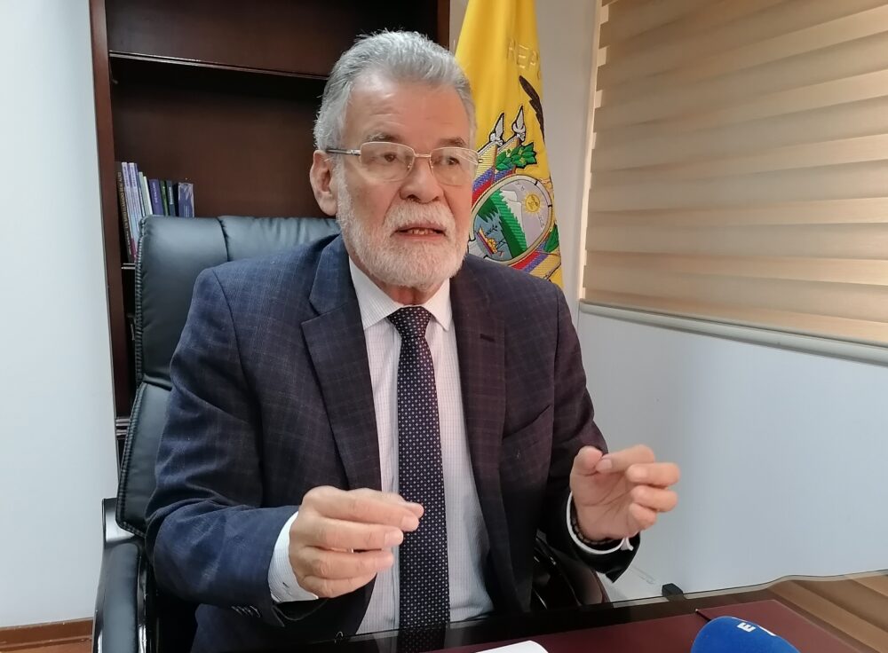 Enrique Pita, vicepresidente del Consejo Nacional Electoral de Ecuador hizo público el hallazgo del centro y aseguró que en ese lugar se habrían impreso actas a favor del No. (EFE/Elías L. Benarroch/Archivo)
