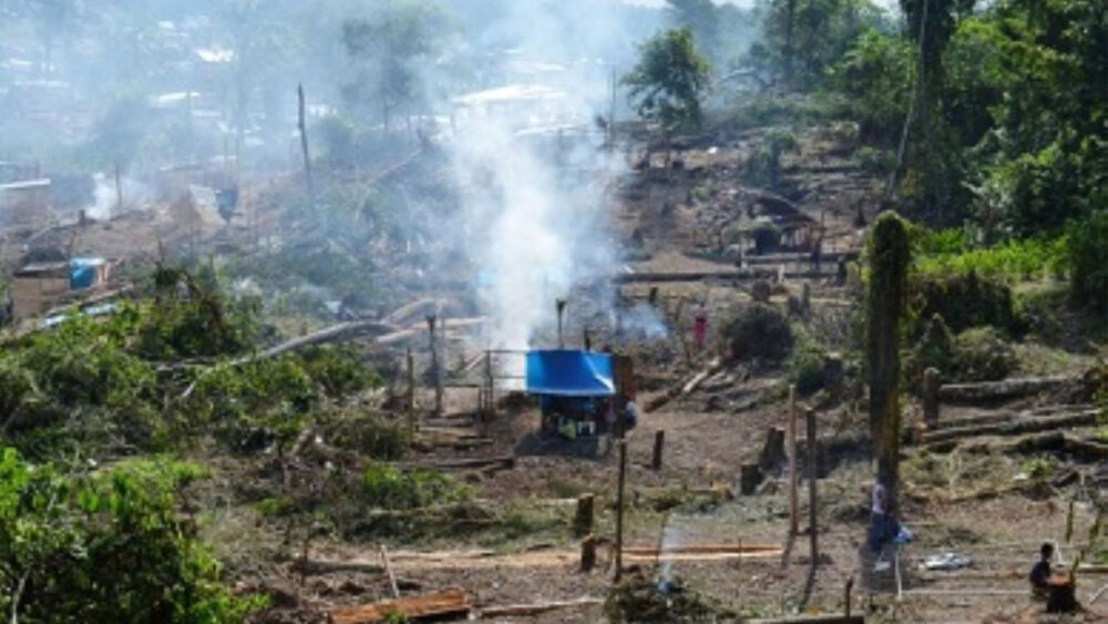 Los Veintisiete vienen denunciado el desmonte y la degradación de la selva amazónica, en especial arrasada bajo el liderazgo en Brasil del presidente derechista Jair Bolsonaro, a un ritmo tres veces superior al observado hace más de diez años. La cuestión ambiental es un impedimento para el pacto.