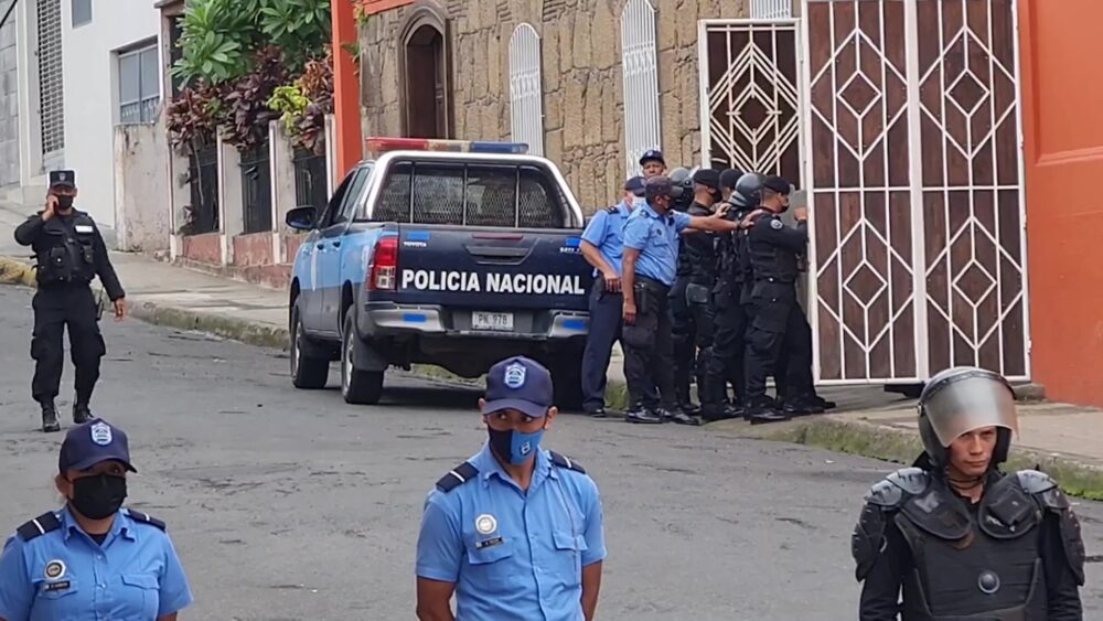 Continúa la persecución de la Policía sandinista contra la Iglesia nicaragüense