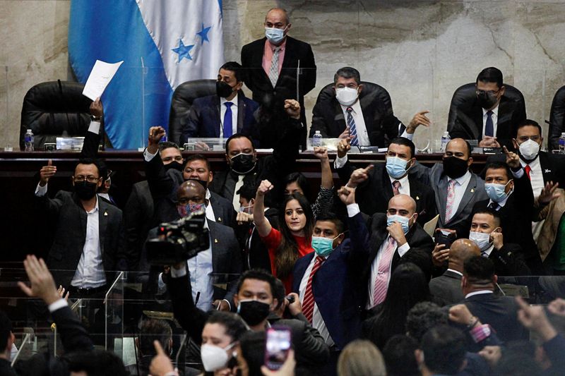 El Congreso de Honduras debe de elegir a los nuevos integrantes de la Corte Suprema de Justicia, en un proceso que ha generado expectativas por la posibilidad de que haya una corte indendiente de las mafias políticas que han dominado en el país centroamericano. REUTERS/Fredy Rodríguez.